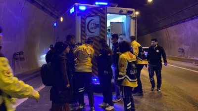 TEM Otoyolu'nun Kocaeli geçişinde tır ve iki şehirlerarası yolcu otobüsünün