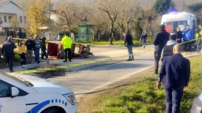 Sakarya'nın Sapanca ilçesinde kamyonet ile 3 tekerlekli motosikletin çarpışması neticesinde