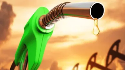 Brent petrol fiyatları ve dövizdeki değişikliklerle birlikte vatandaşlar benzin ve