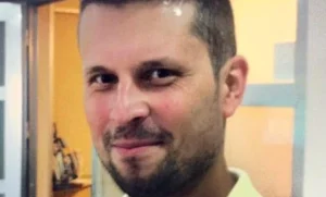 Kocaeli İzmit’te Neşe Eczanesi çalışanı Melih Erdem hayatını kaybetti.