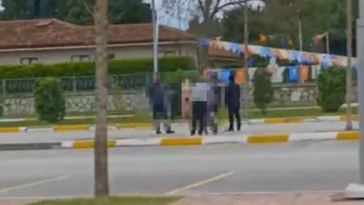 Kocaeli İzmit'te bir otoparkta, genç bir kadın çıplak halde görüntülendi.