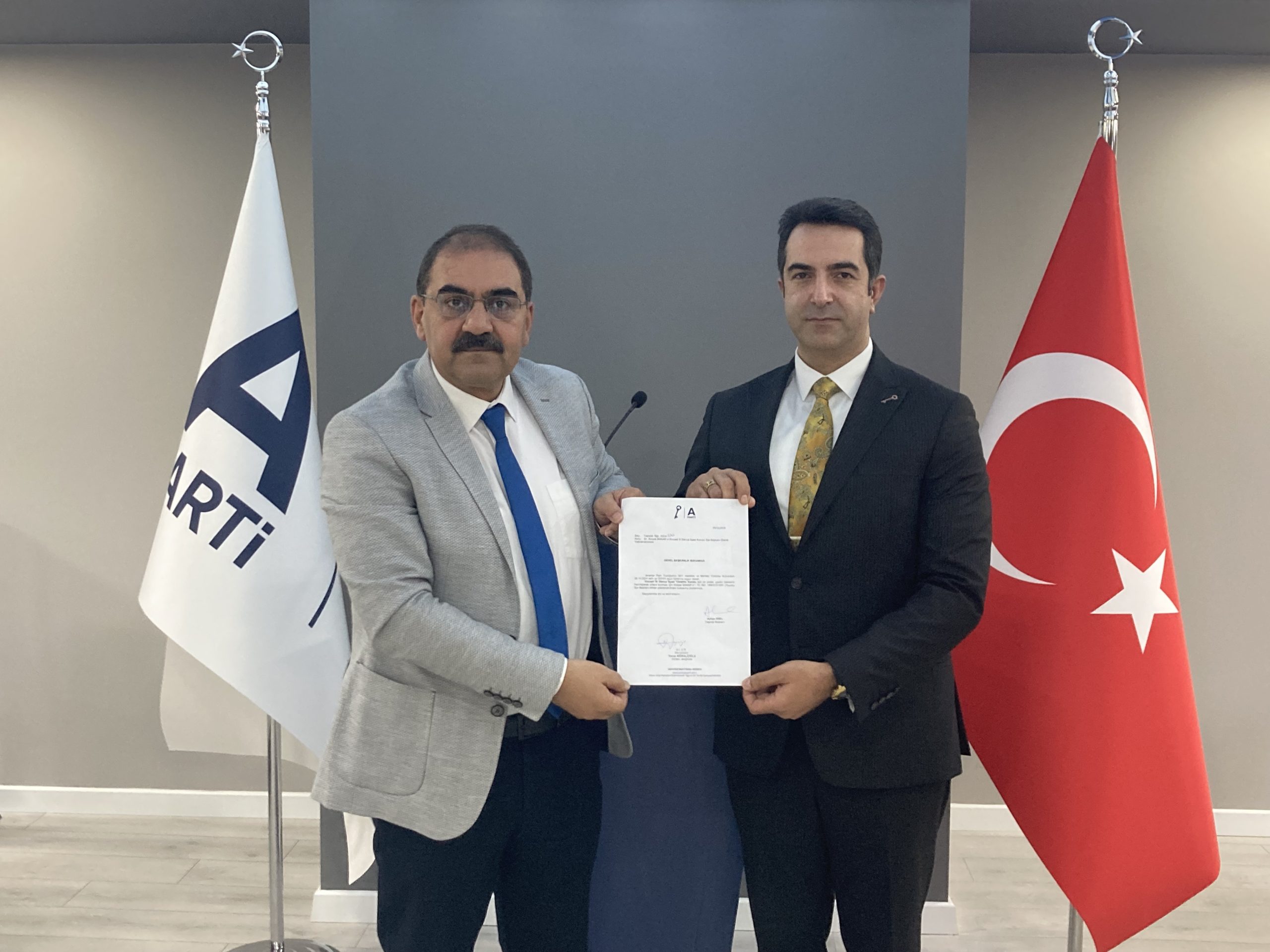 Yavuz Ağıralioğlu liderliğinde kurulan Anahtar Parti'de Kocaeli genelinde teşkilatlanma çalışmaları