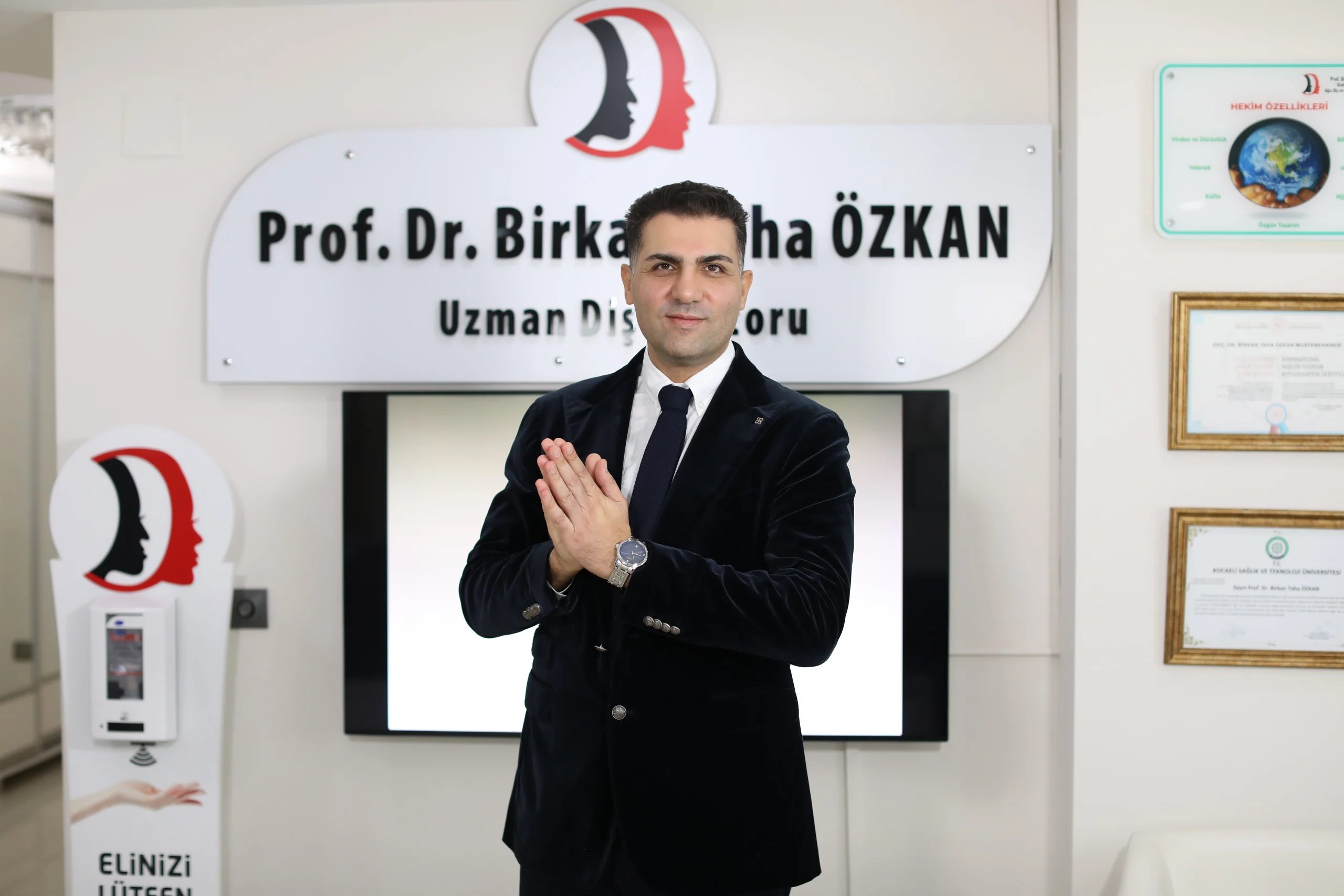 Uzman Diş Hekimi ve Ağız Diş Çene Cerrahisi Uzmanı Prof.