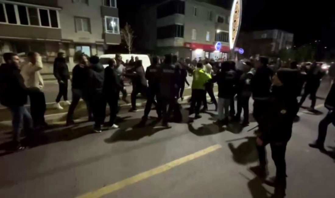 Sakarya'nın Karasu ilçesinde Süper Amatör Lig maçı sonrasında taraftar ve