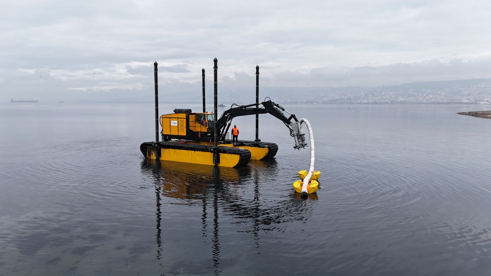 İzmit Körfezi'ni masmavi bir akvaryum haline getirmek için karada, havada