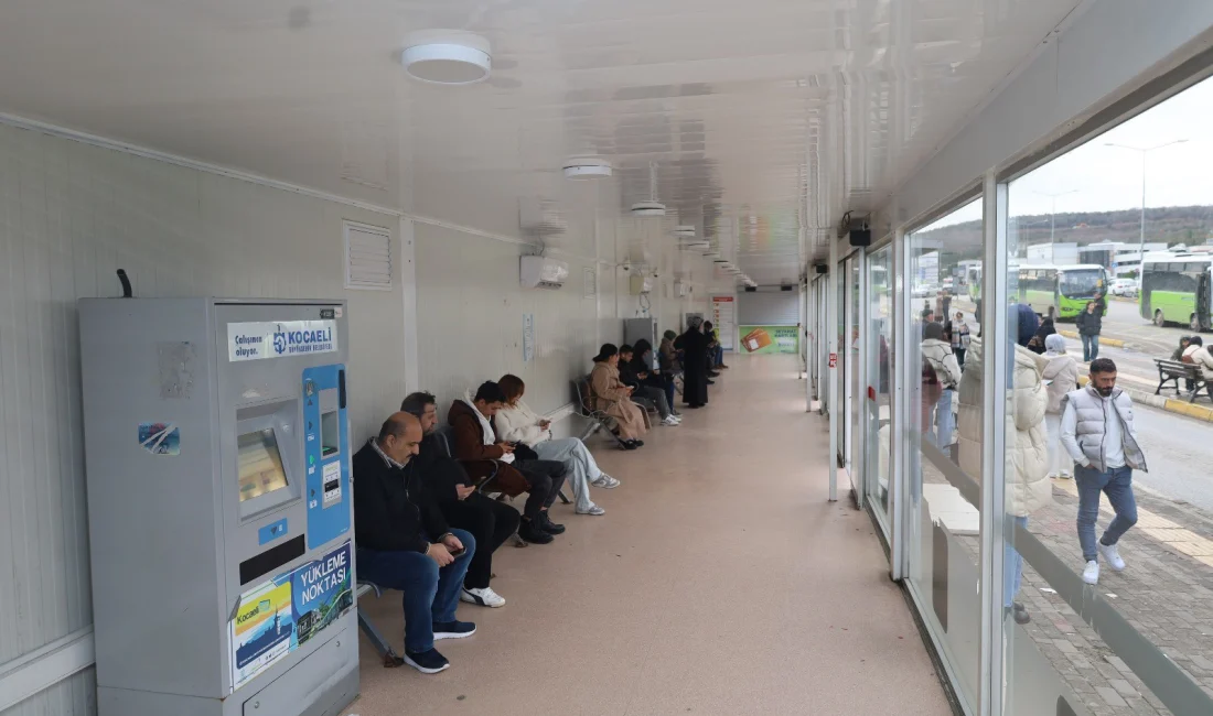 Kocaeli'de pek çok noktada yer alan akıllı duraklarda iklimlendirme cihazlarının