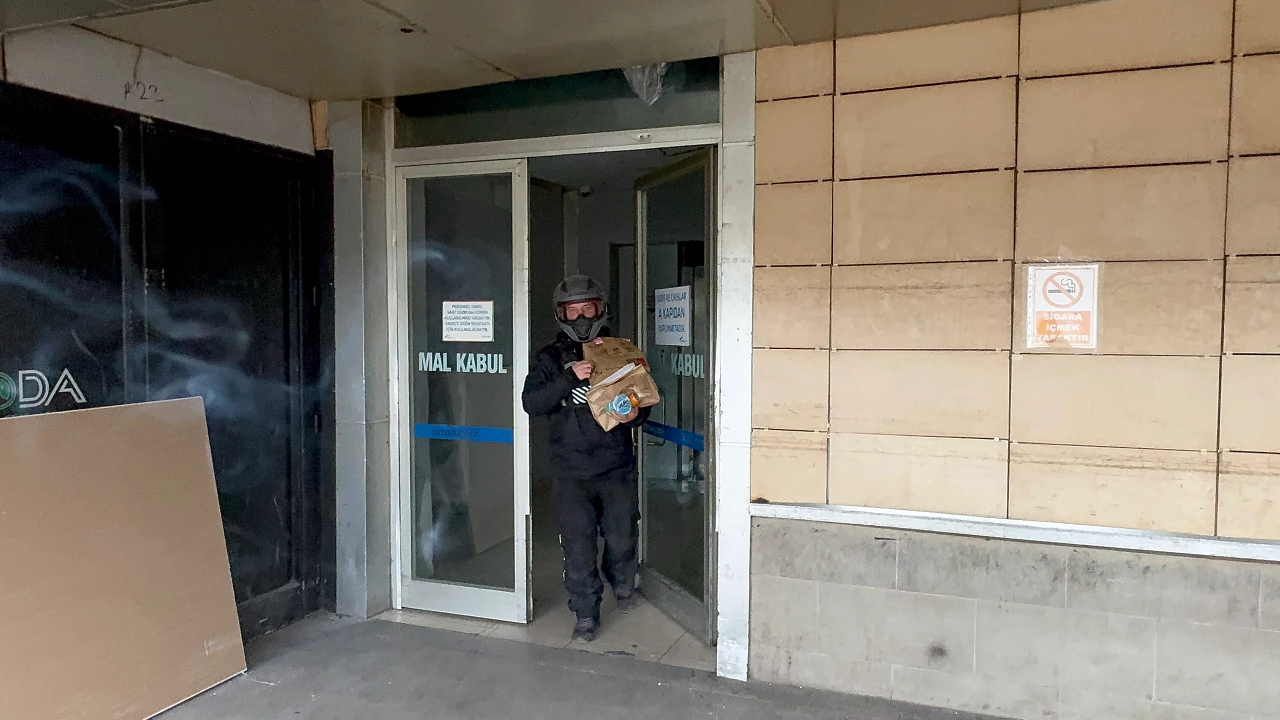 Kocaeli'nin İzmit ilçesinde bulunan Arasta Park AVM, iddiaya göre kuryelere