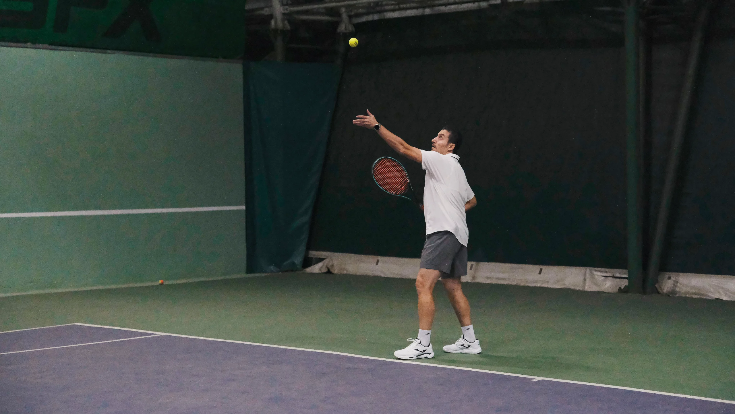 Kocaeli'de pandemi yasağından bunalıp çocuklarıyla tenise başlayan makine mühendisi, yeteneğini