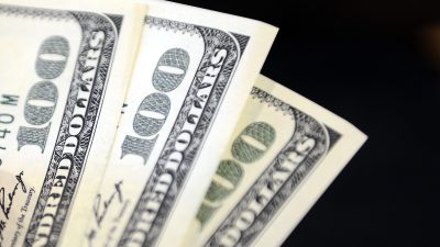 Dolar 35,1540 liradan, euro ise 36,4820 liradan güne başladı.