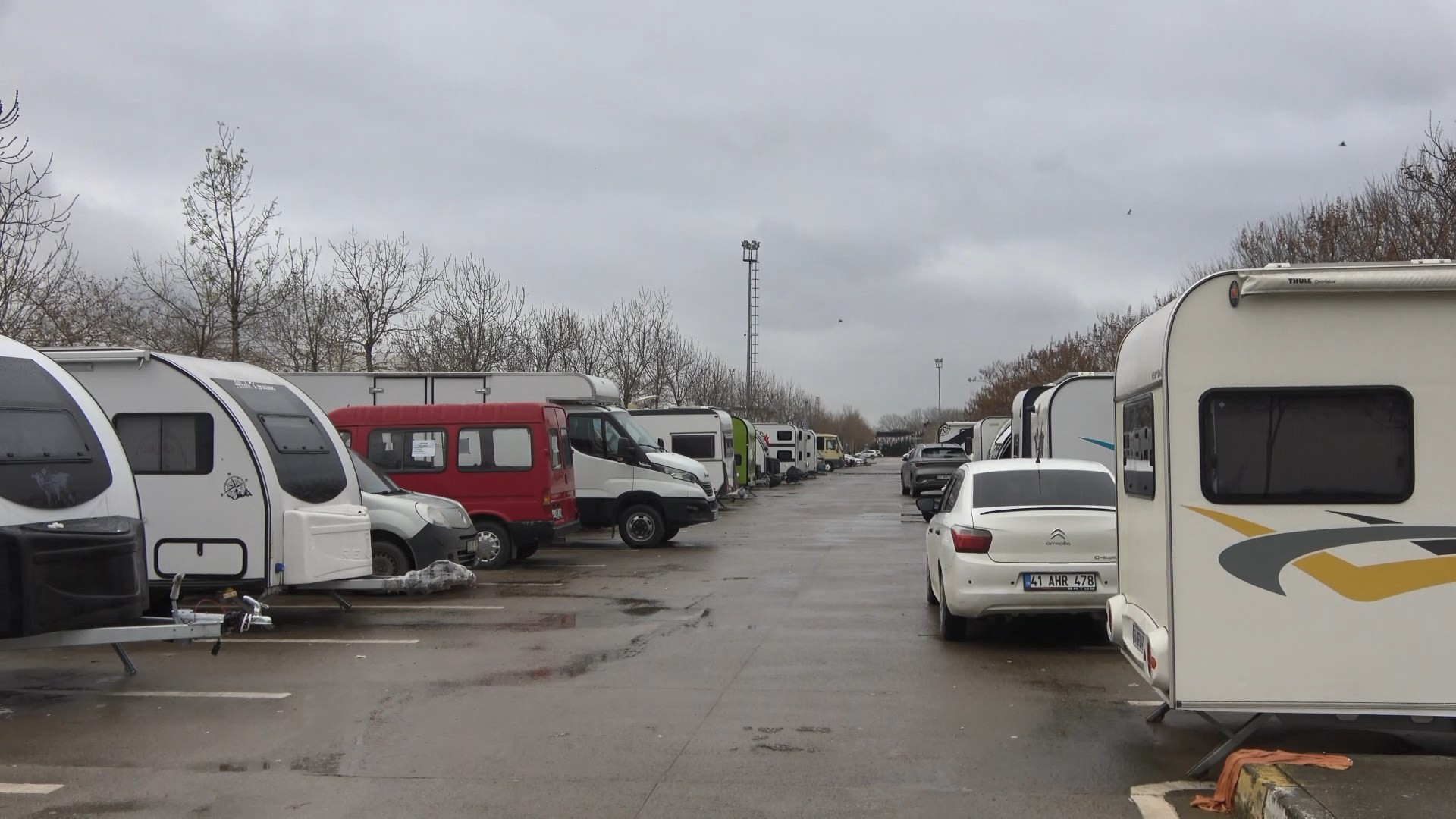 Kocaeli'nin İzmit ilçesinde bir karavanda patlayan piknik tüpü sebebiyle bir