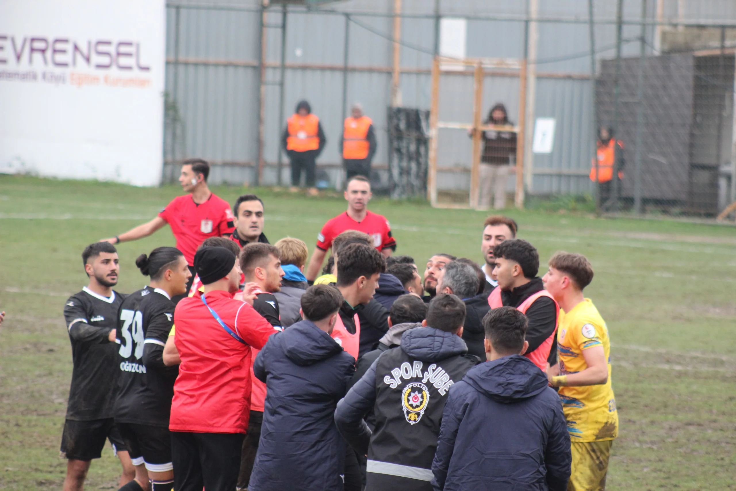 TFF 2. Lig’de düşme hattını yakından ilgilendiren karşılaşmada Belediye Derincespor,