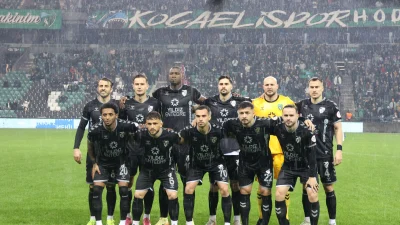 Trendyol 1. Lig'de çıktığı 17 maçta 11 galibiyet 2 beraberlik