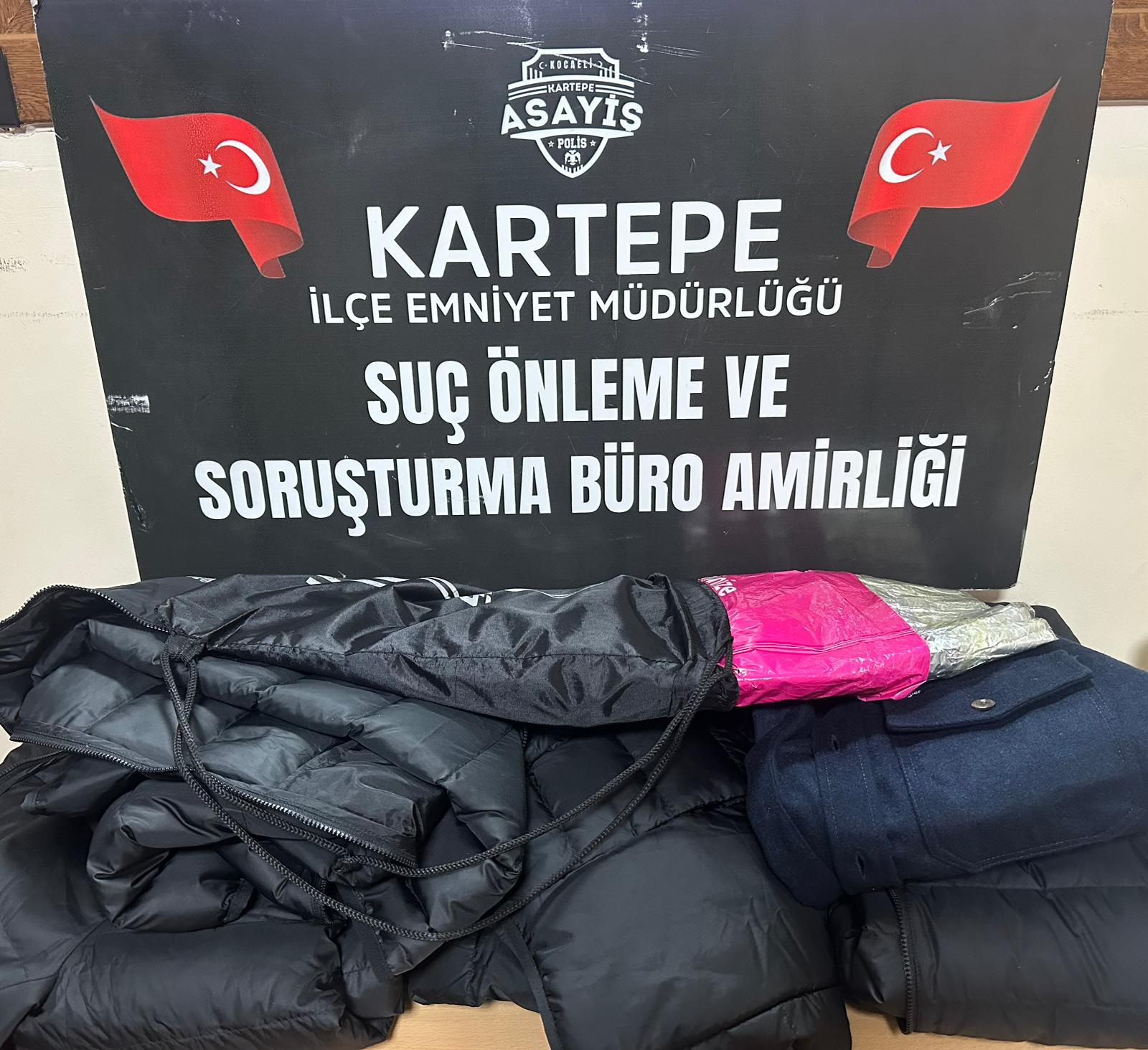 Kocaeli'nin Kartepe ilçesinde bir iş yerinden 25 bin TL değerinde