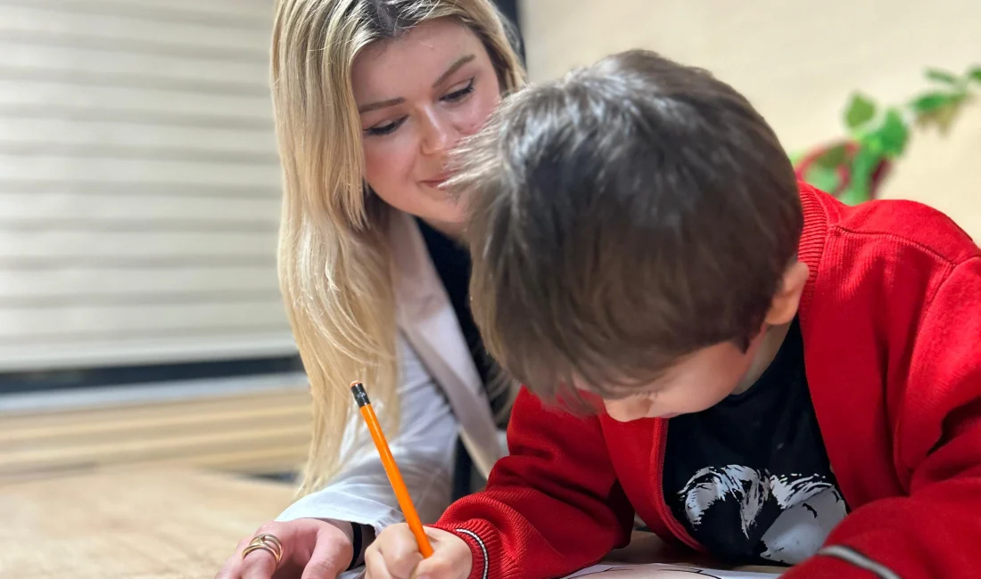 Büyükşehir Belediyesi bünyesindeki Anne Şehir Merkezlerinde düzenlenen eğitimlerle öğrencilerin ve