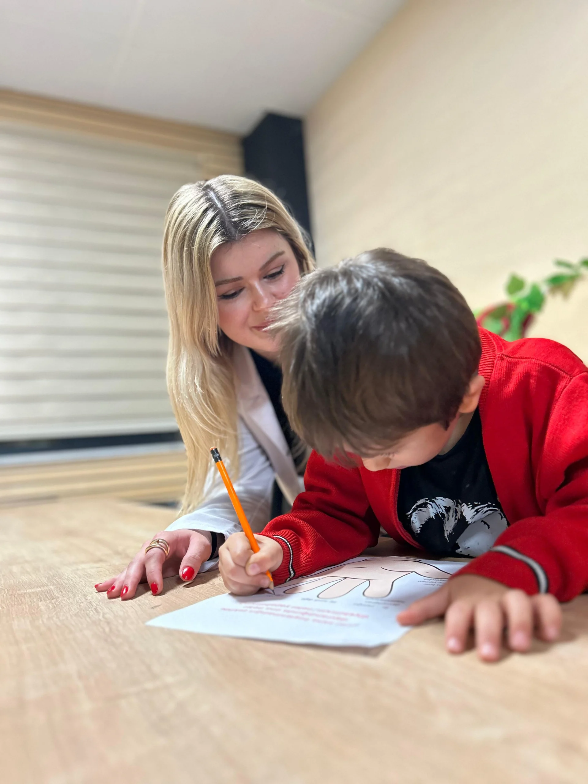 Büyükşehir Belediyesi bünyesindeki Anne Şehir Merkezlerinde düzenlenen eğitimlerle öğrencilerin ve