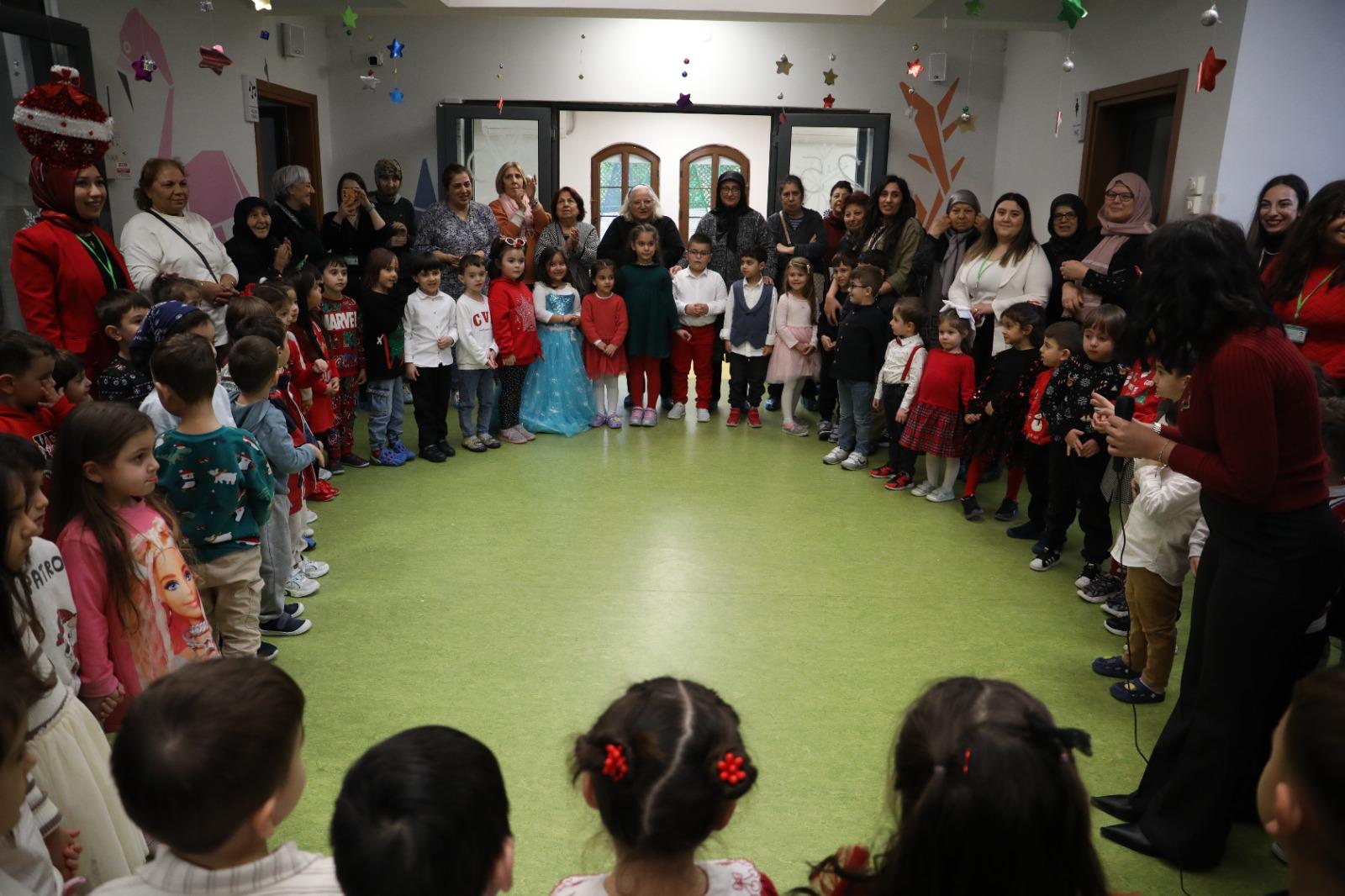 İzmit Belediyesi Kuşaklararası Etkileşim etkinlikleri kapsamında Asırlık Çınar Evi’nden faydalanan