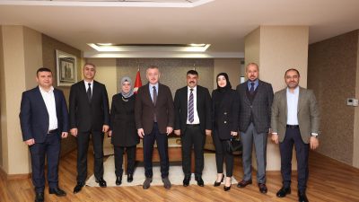 Kocaeli Büyükşehir Belediye Başkanı Tahir Büyükakın, STK temsilcilerini ağırladı. Samimi