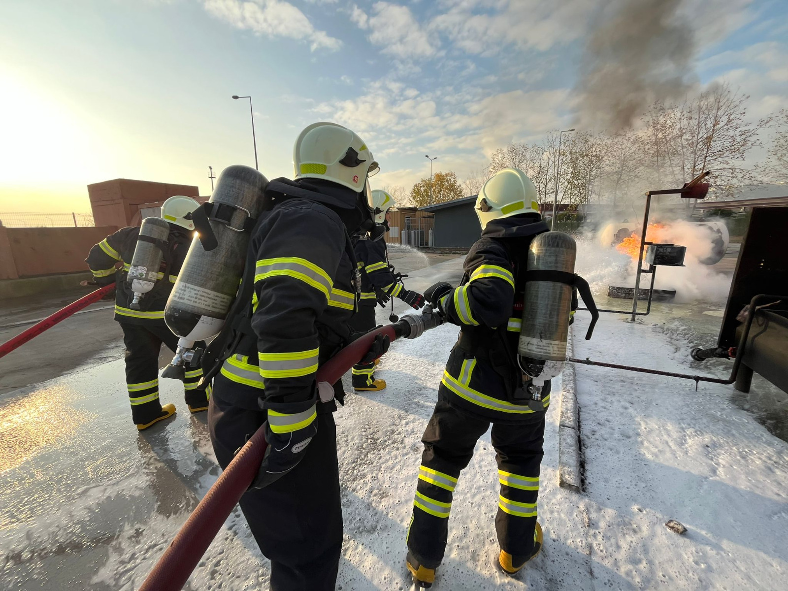 Kocaeli Büyükşehir Belediyesi İtfaiye Dairesi Başkanlığı tarafından AKUT ekibine iki