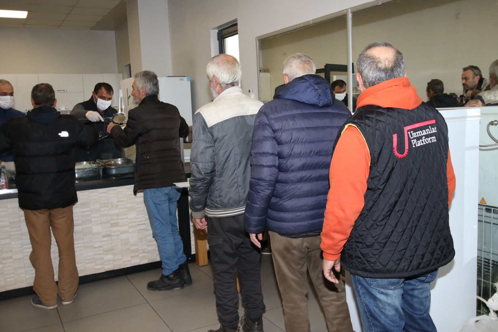 Büyükşehir, sosyal yardım dayanışma hizmetleri kapsamında özellikle kış aylarında kalacak