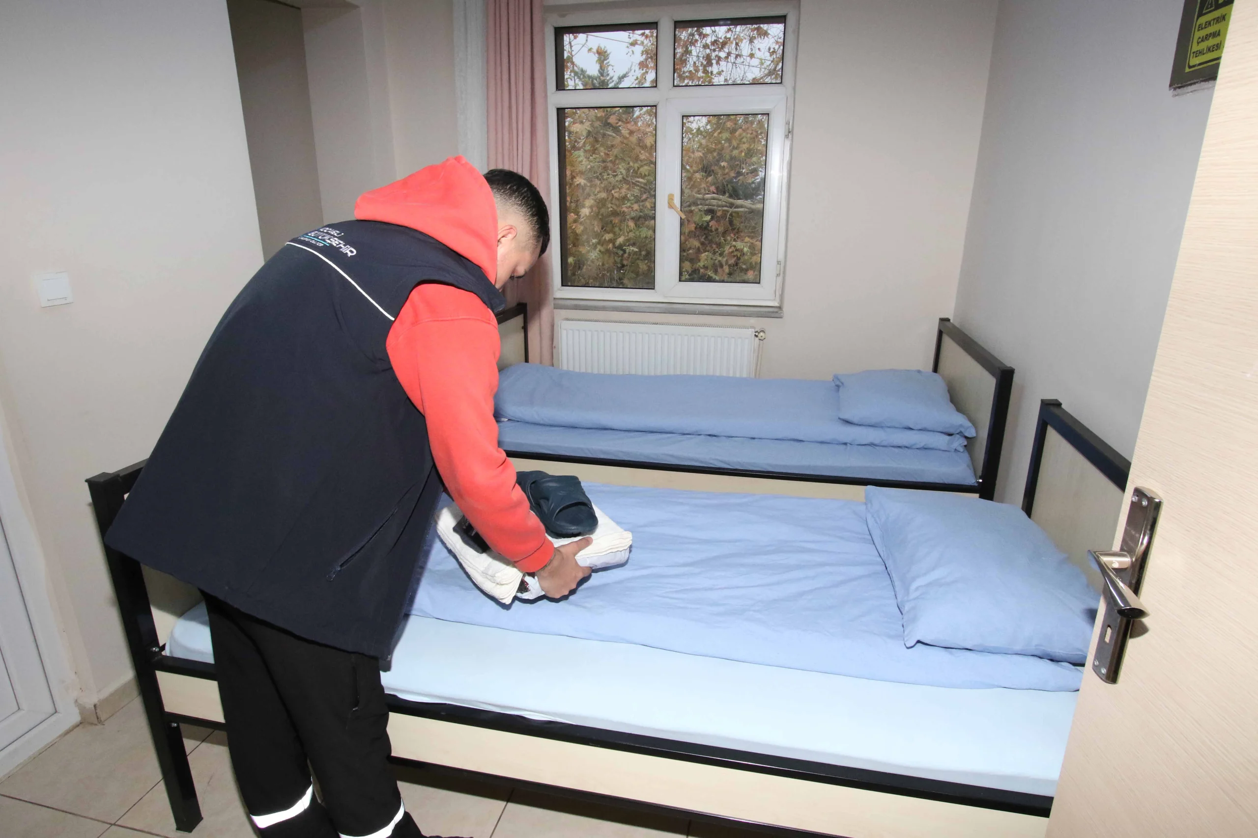 Kocaeli Büyükşehir Belediyesi, soğuk kış günlerinde sokakta kalan vatandaşın imdadına