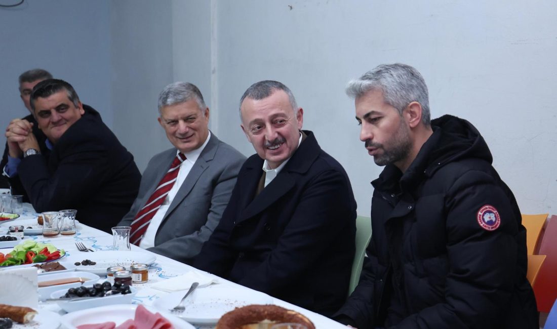 Kocaeli Büyükşehir Belediye Başkanı Doç.Dr.Tahir Büyükakın, yoğun programları arasında fırsat