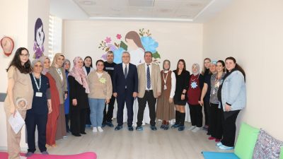 Gölcük Necati Çelik Devlet Hastanesi’nde düzenlenen törenle Gebe Okulu’ndan mezun