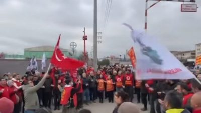 Birleşik Metal-İş üyesi işçiler, MESS'in yüzde 40 zam teklifini reddederek