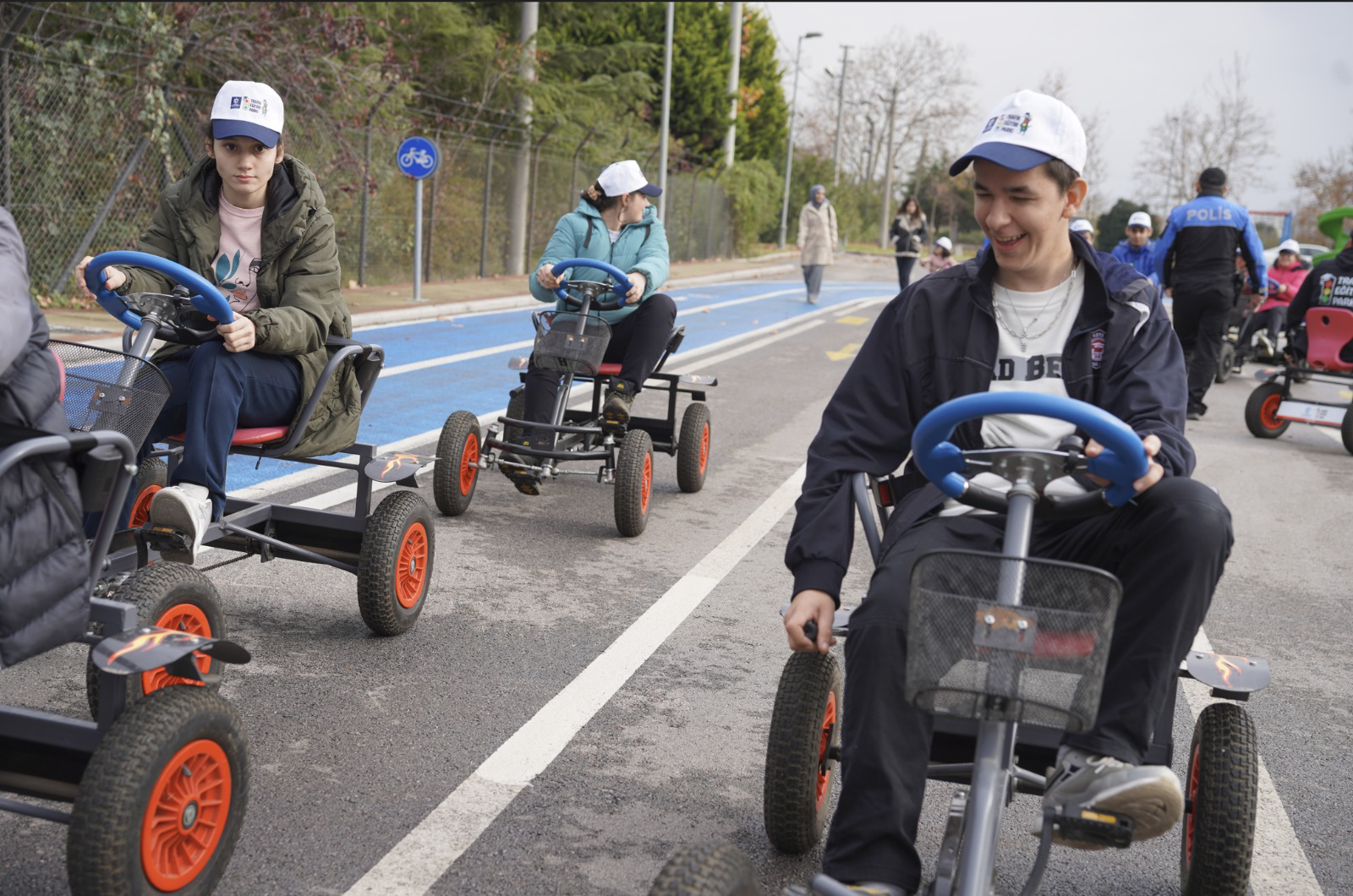 Özel bireyler, trafikte güvenli bir şekilde hareket etmeyi deneyimlemek amacıyla