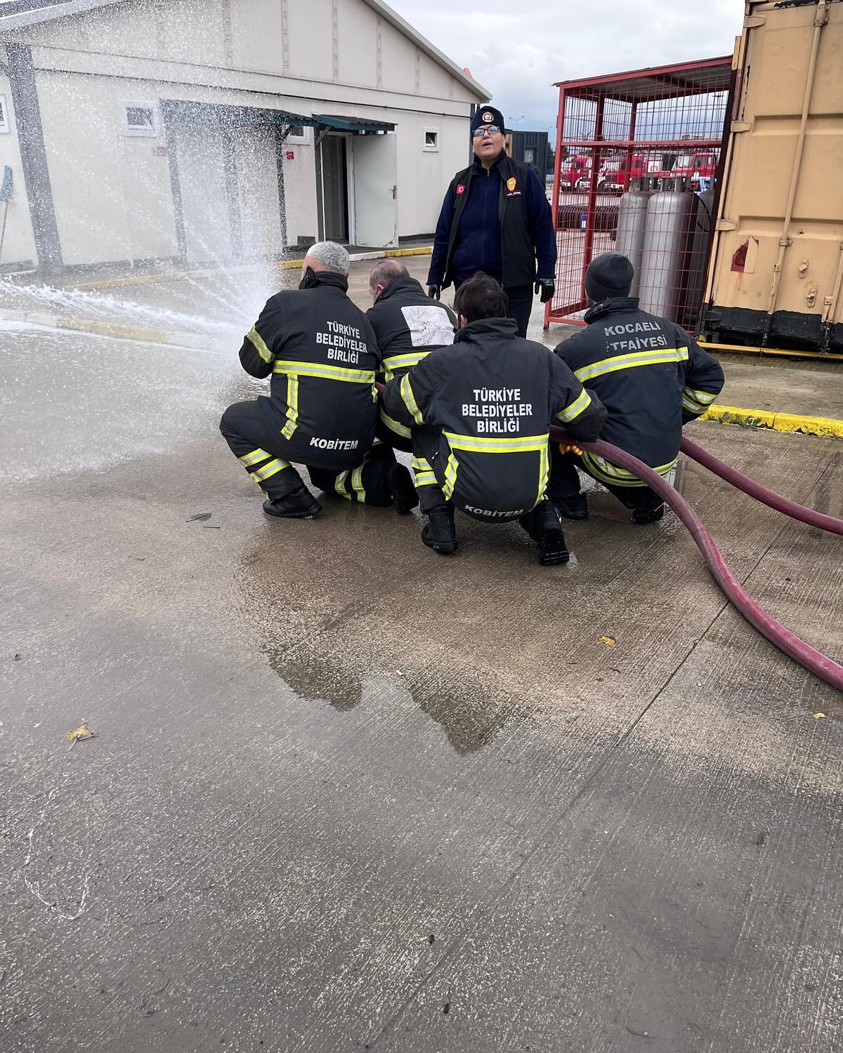 Kocaeli İtfaiyesi, Tuzla Kent Konseyi Arama Kurtarma ekiplerine 40 saatlik