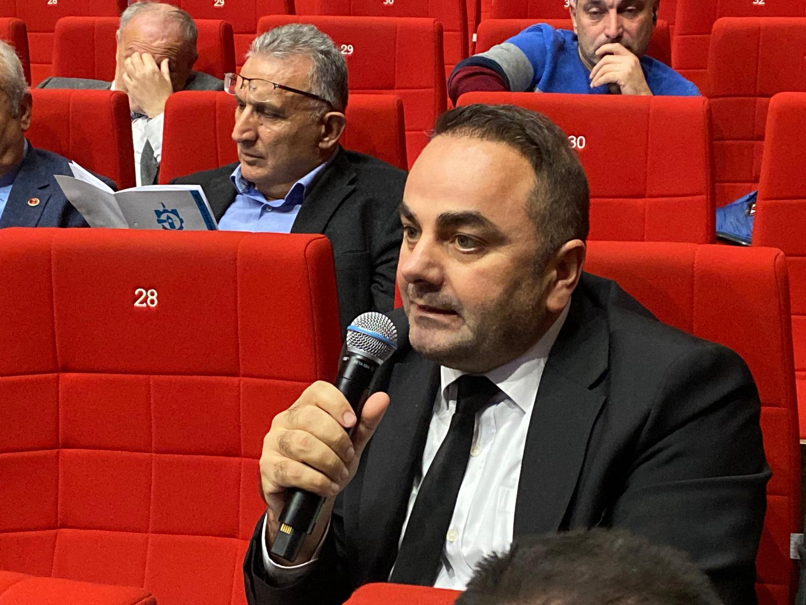 Büyükşehir Belediyesi meclis toplantısında söz alan CHP Meclis Üyesi Ünal