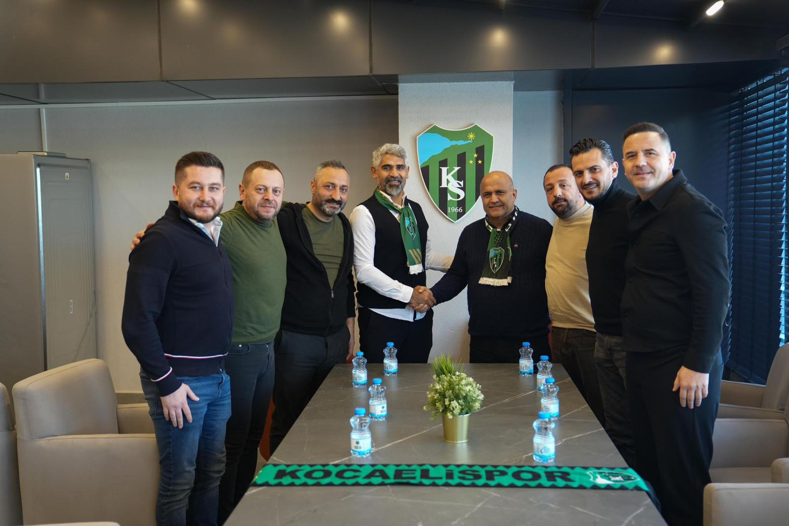 Trendyol 1. Lig'in lider takımı Kocaelispor'da Teknik Direktör İsmet Taşdemir