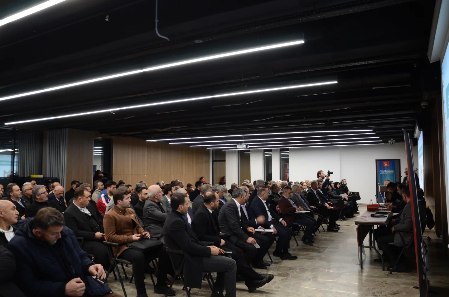 Aralık ayı il divan toplantısında konuşan Yeniden Refah Partisi Kocaeli