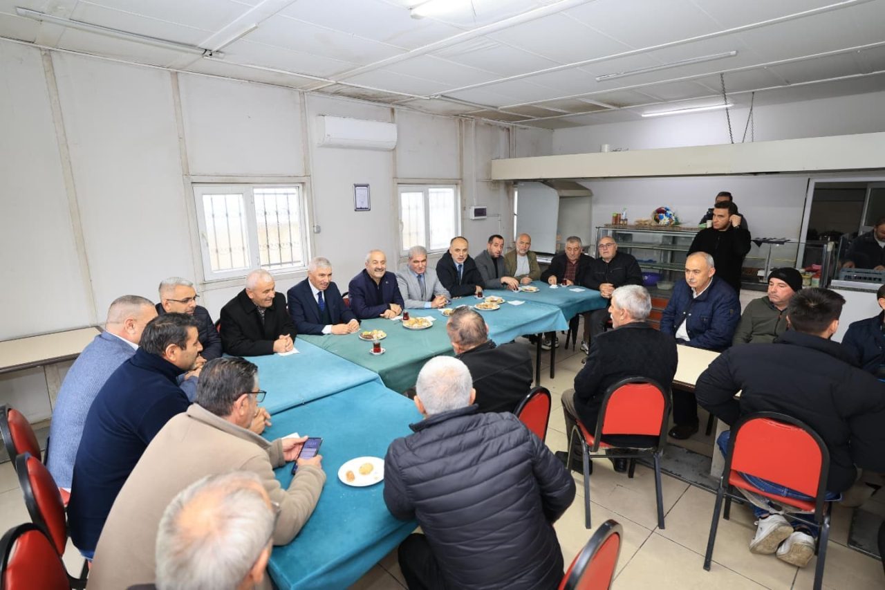Esnaf ziyaretleri gerçekleştiren Gebze Belediye Başkanı Zinnur Büyükgöz, Adem Yavuz