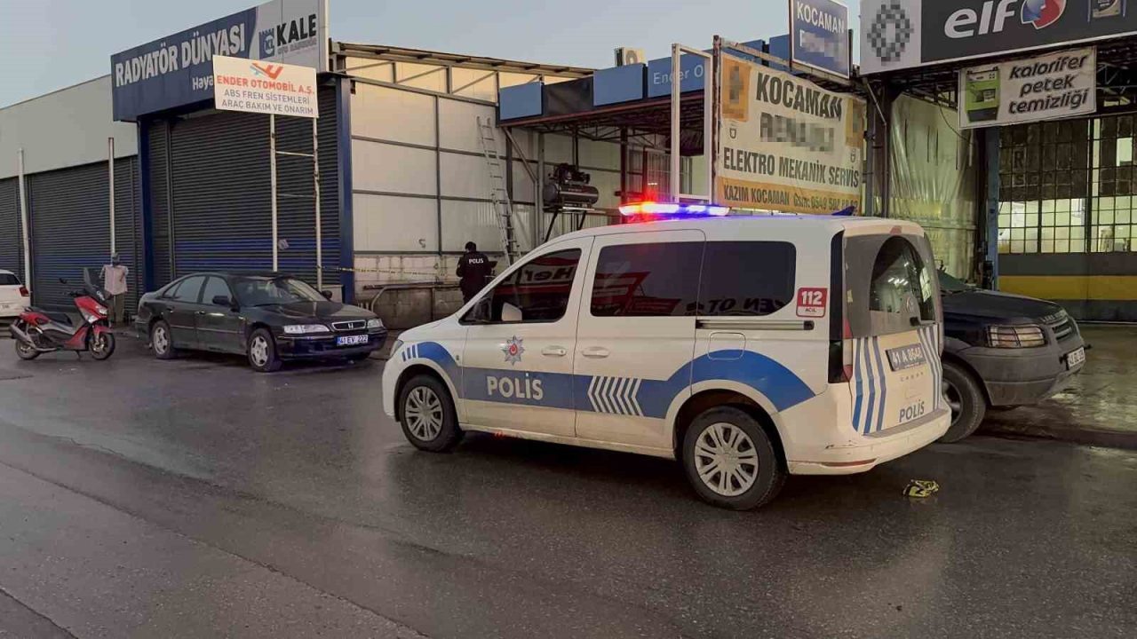 Kocaeli’de çöken çatıdan düşen ve ağır yaralı olarak hastaneye kaldırılan
