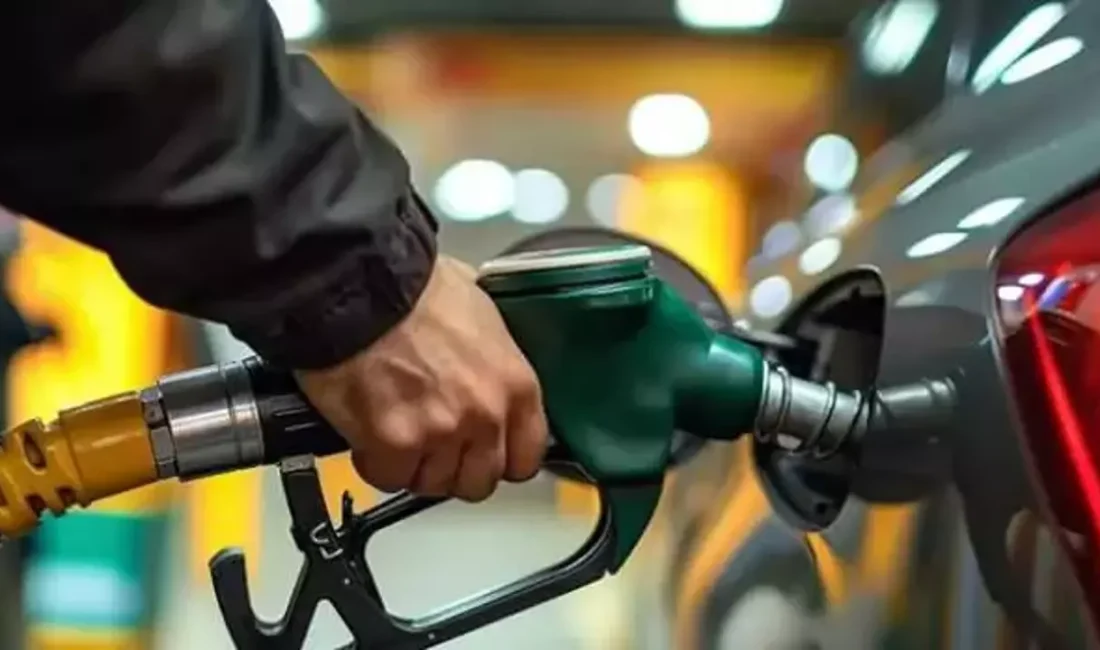 Akaryakıt piyasasında beklenen motorin zammı revize edildi. 1,70 TL yerine