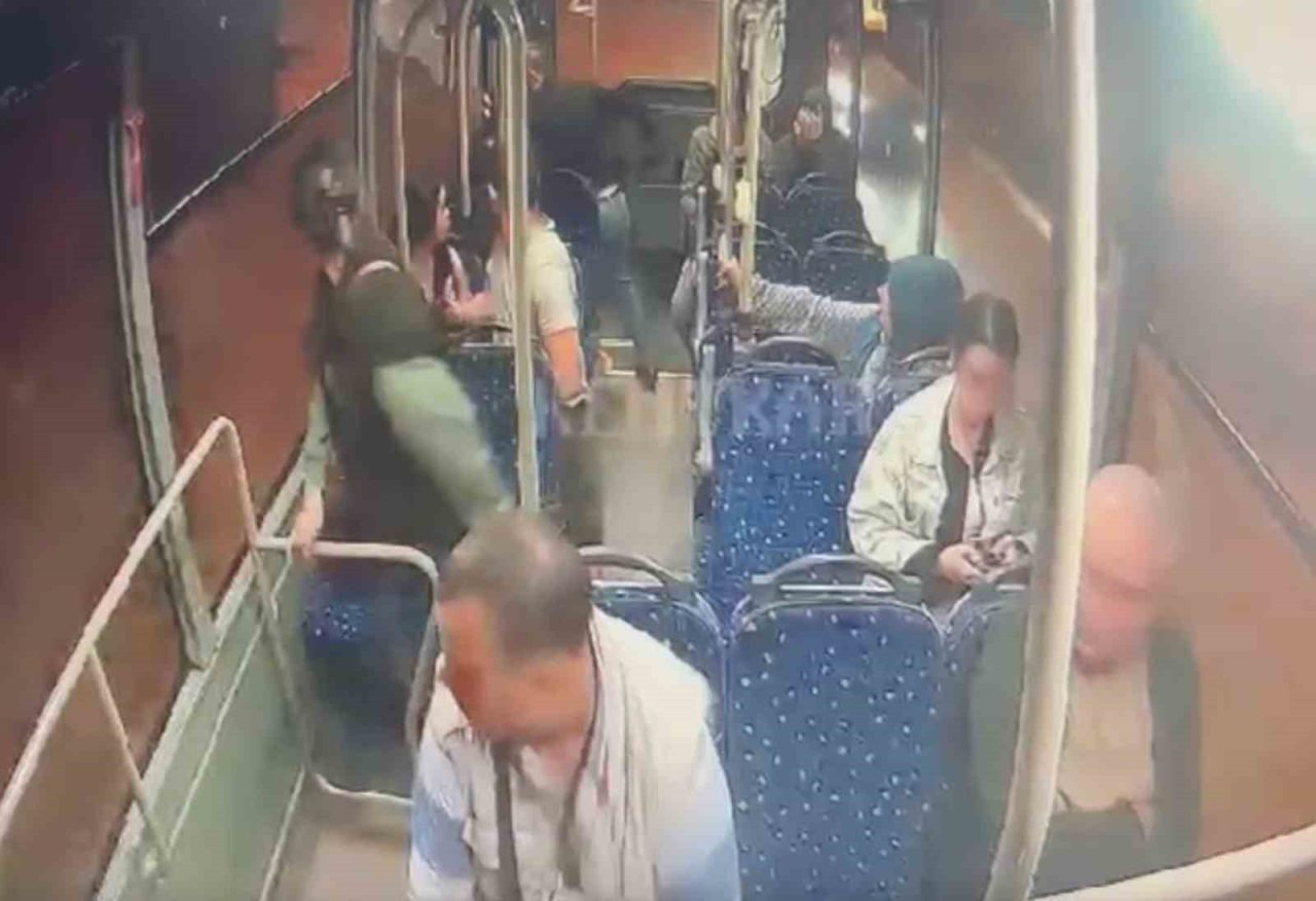 Kocaeli’de yeğeniyle kaçarak evlenen genci özel halk otobüsünde defalarca bıçaklayarak