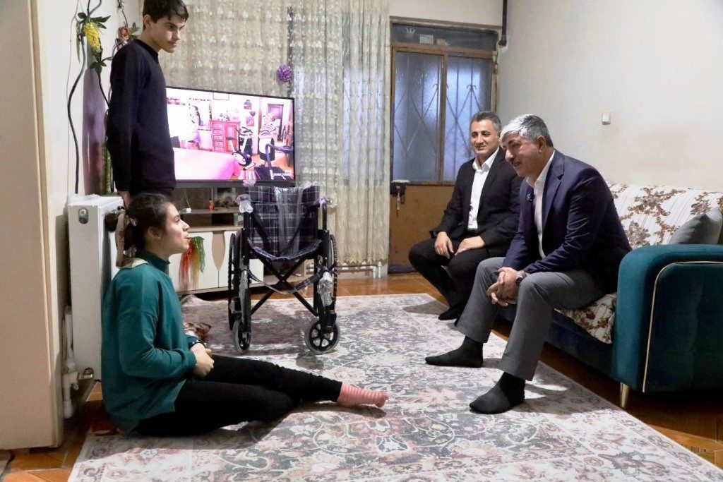 Kocaeli’nin Dilovası ilçesinde yaşayan 20 yaşındaki engelli Nazar Eroğlu, kendisine