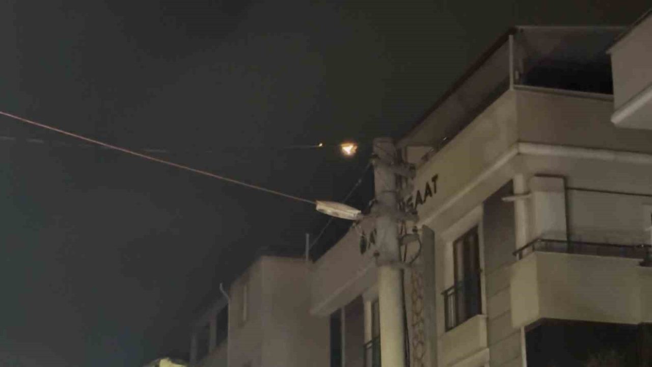 Kocaeli’nin Darıca ilçesinde iki mahallede elektrik telleri adeta havai fişek