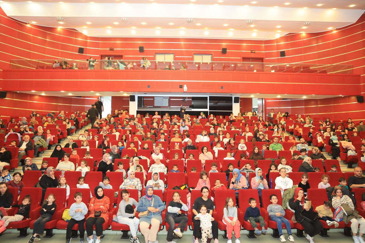 Gebze Belediyesi’nden Gebzeli öğrencilere karne hediyesi. Gebze Belediyesi Kültür ve