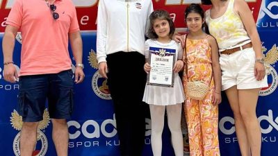 Uğurtan Doğan'ın oğlu Mert Doğan, eşi Duygu Doğan ve kızları