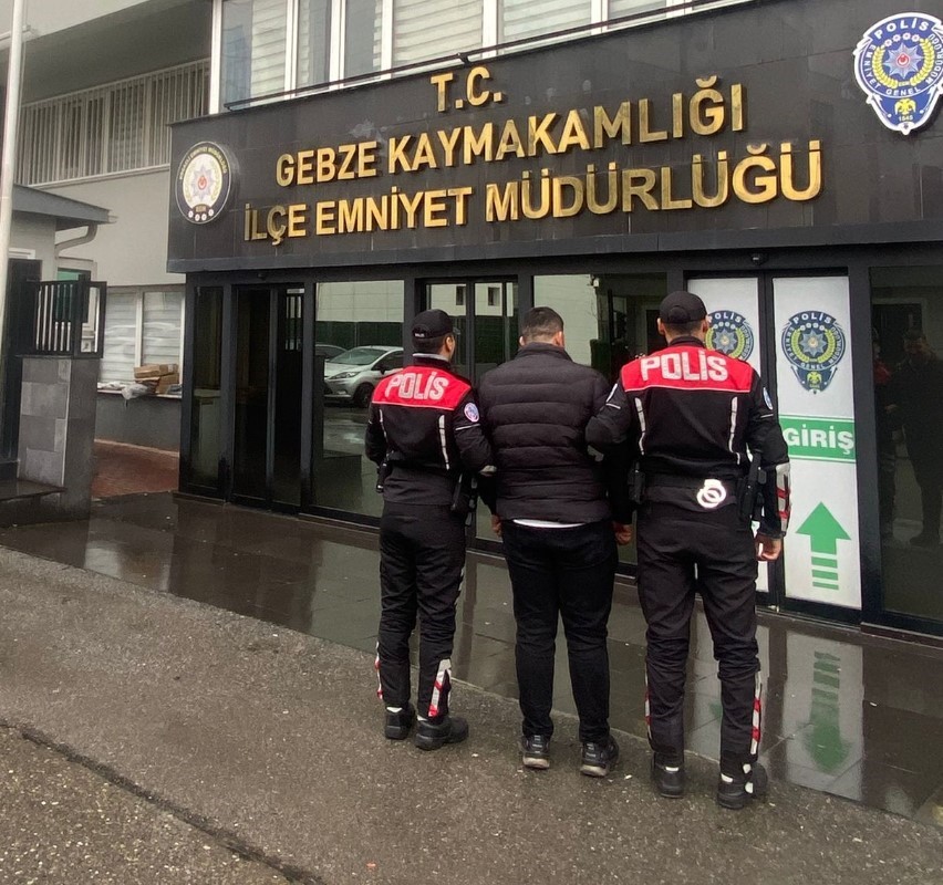 Kocaeli'de dolandırıcılık ve yağma suçundan haklarında hapis cezası bulunan 2