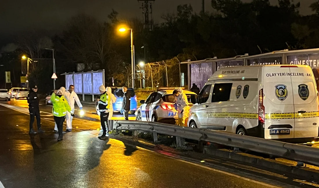 Motosikletli iki polis memuru bariyere çarparak kaza yaptı. Olayda bir