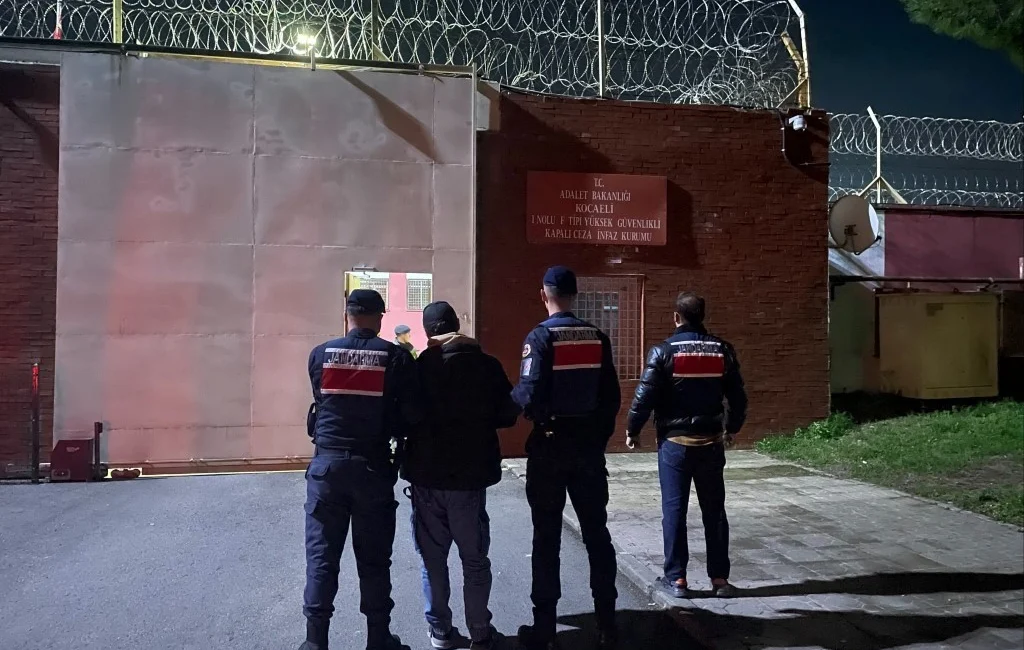 Kocaeli'de ve İstanbul'da yapılan eş zamanlı operasyonda terör örgütü DEAŞ