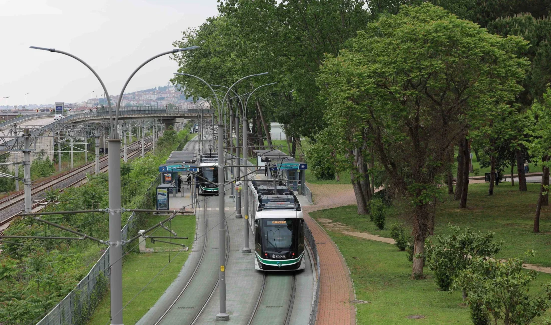 Şehrin simgesi haline gelen Akçaray tramvayı son 1 yılda 17