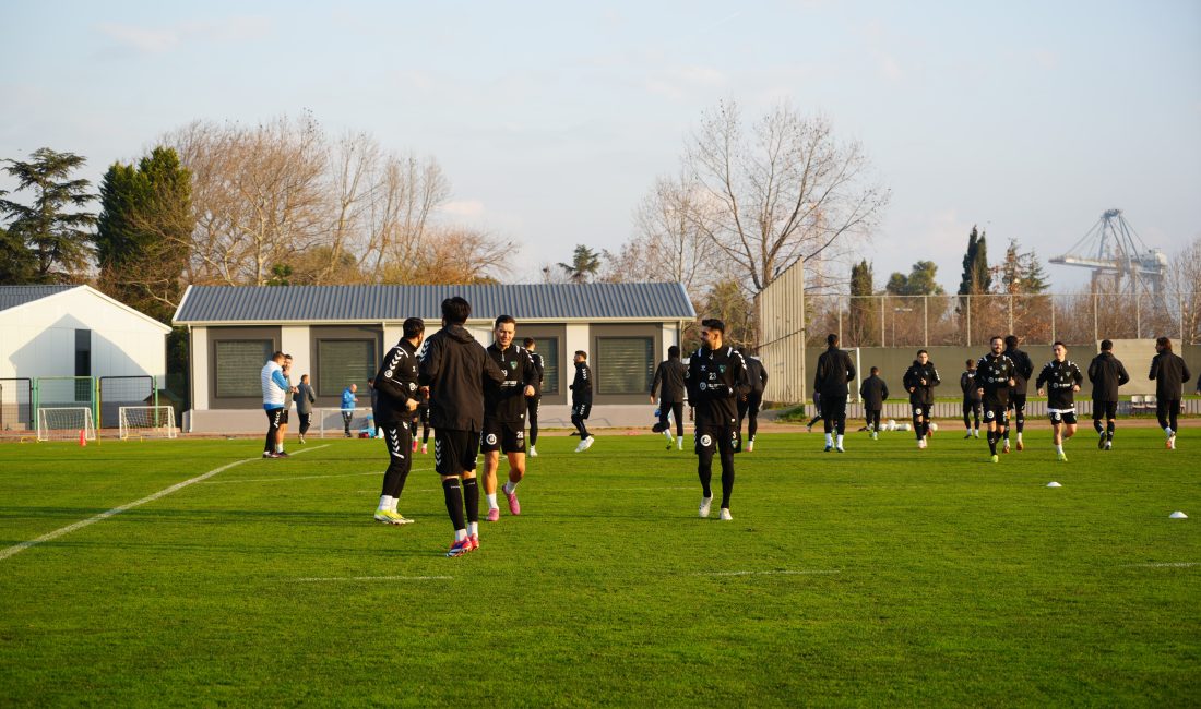 Kocaelispor Teknik Direktörü İsmet Taşdemir, kadroda düşünmediği Giorgi Beridze ve