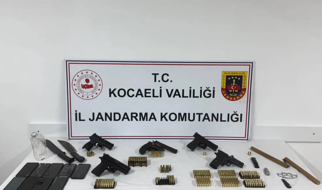 Kocaeli merkezli 3 ilde düzenlenen silah kaçakçılığı operasyonunda yakalanan 22