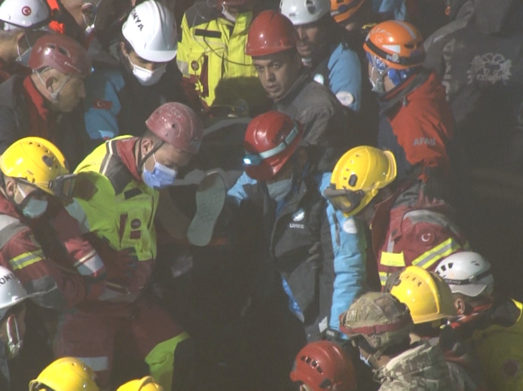 Konya’nın Selçuklu ilçesinde çöken bir binanın enkazında sürdürülen arama kurtarma