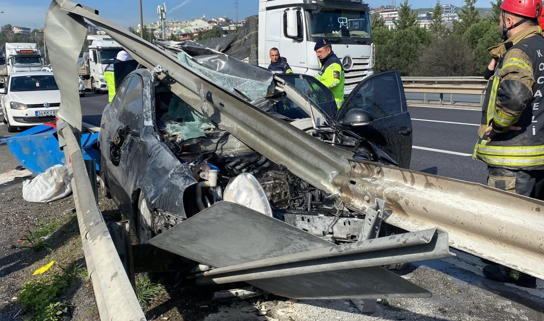 Kocaeli TEM Otoyolu İzmit geçişinde otomobil bariyerlere girdi. Kazada 1'i