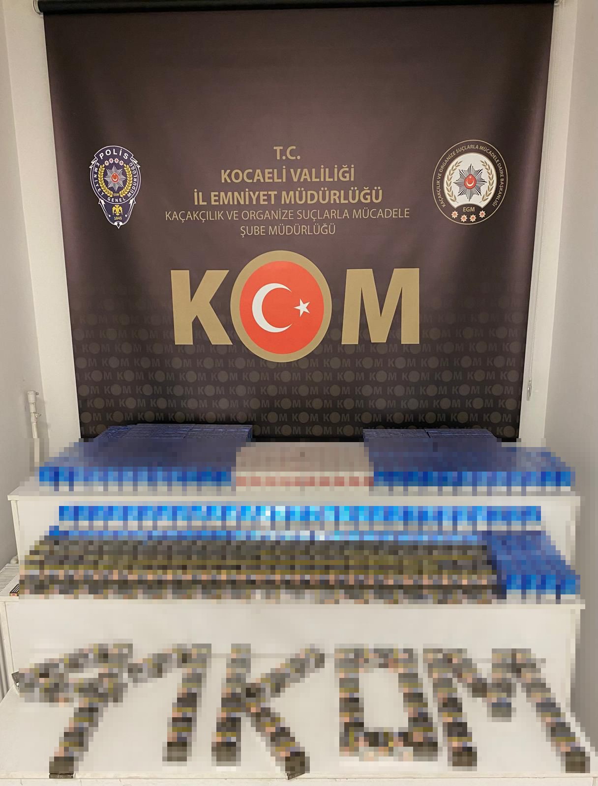 Kocaeli'nin İzmit ilçesinde bir araçta bin 350 paket gümrük kaçağı