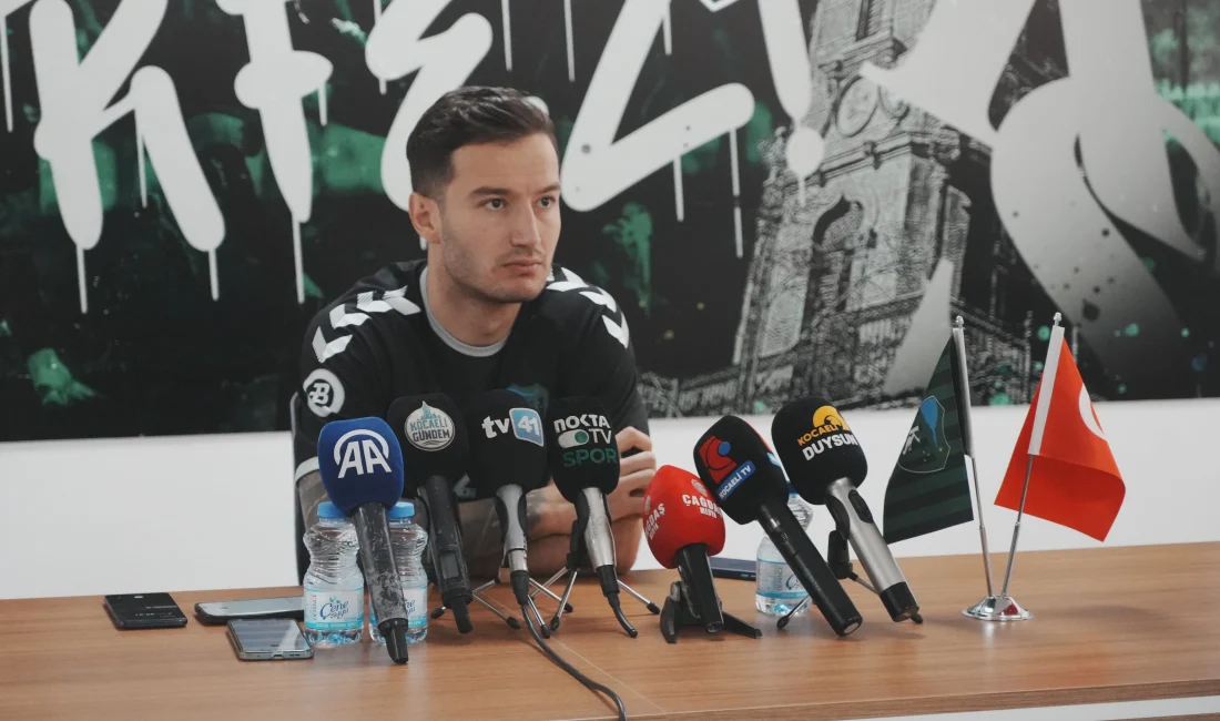 Erzurumspor FK maçı öncesi basın mensuplarıyla bir araya gelen Kocaelispor'un